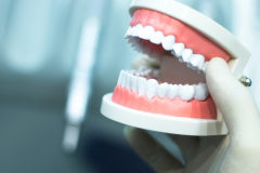 5 Cara Menjaga Kesehatan Gigi & Mulut